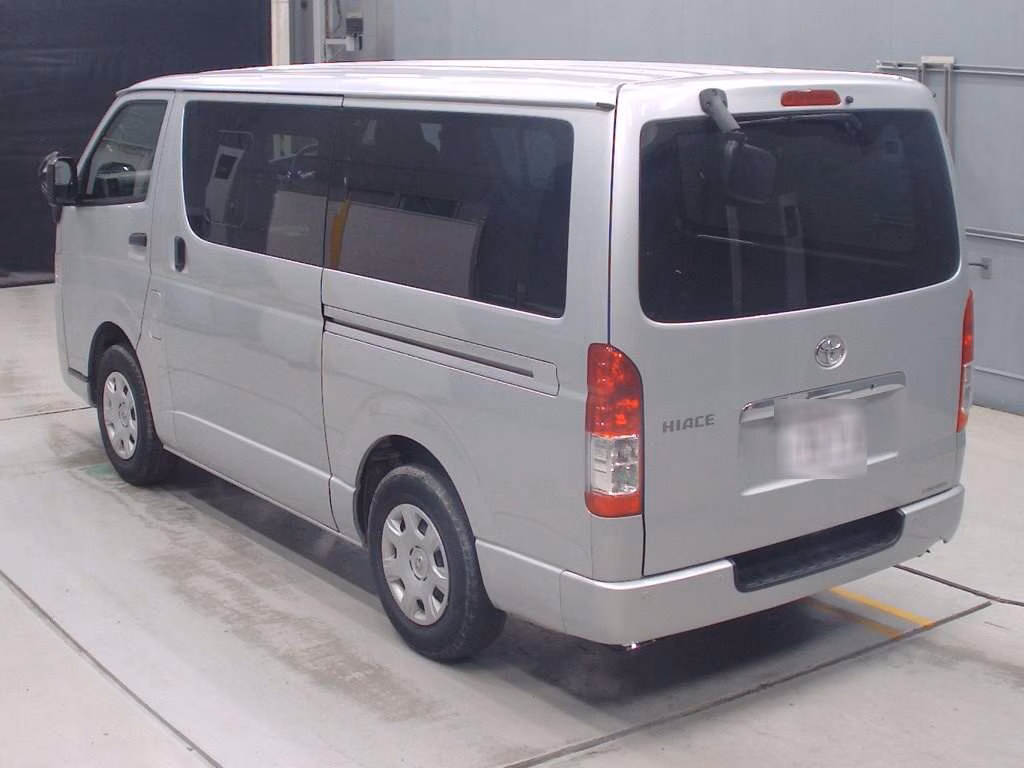 TOYOTA REGIUS ACE