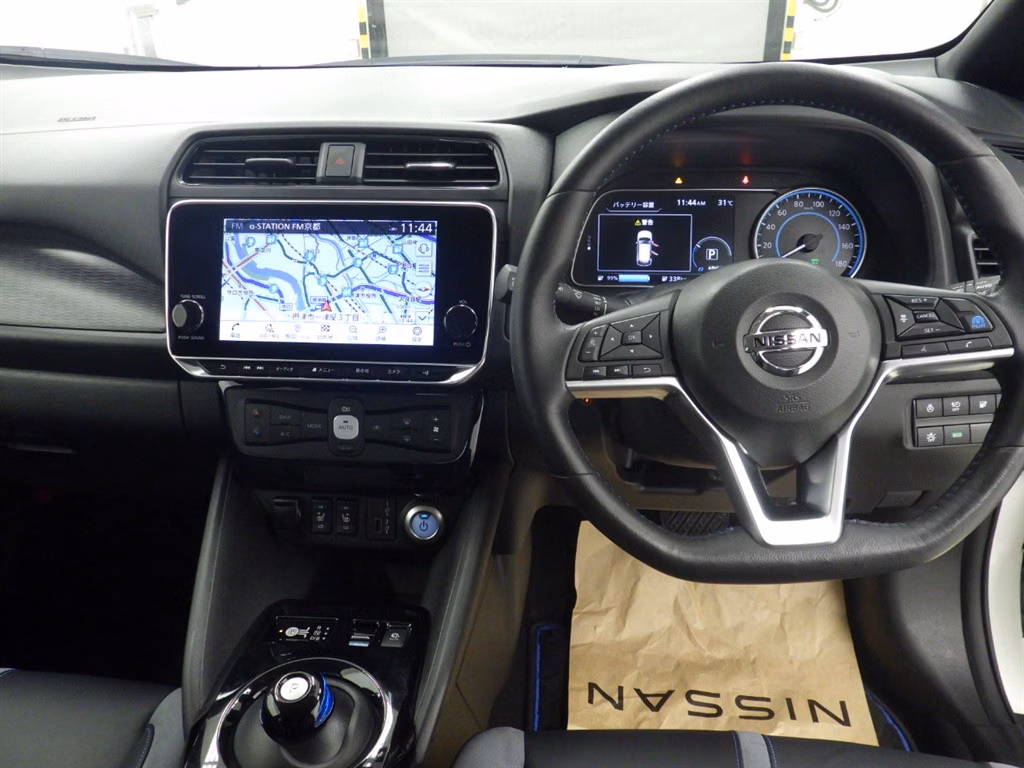 NISSAN LEAF
