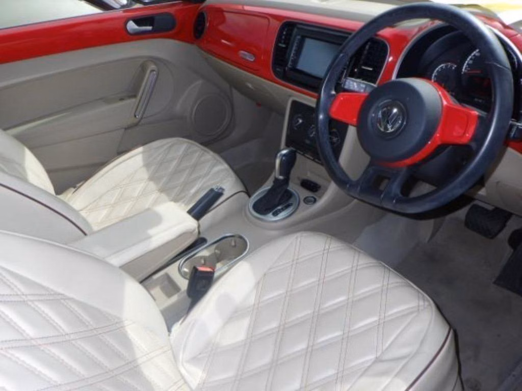 VOLKSWAGEN BEETLE