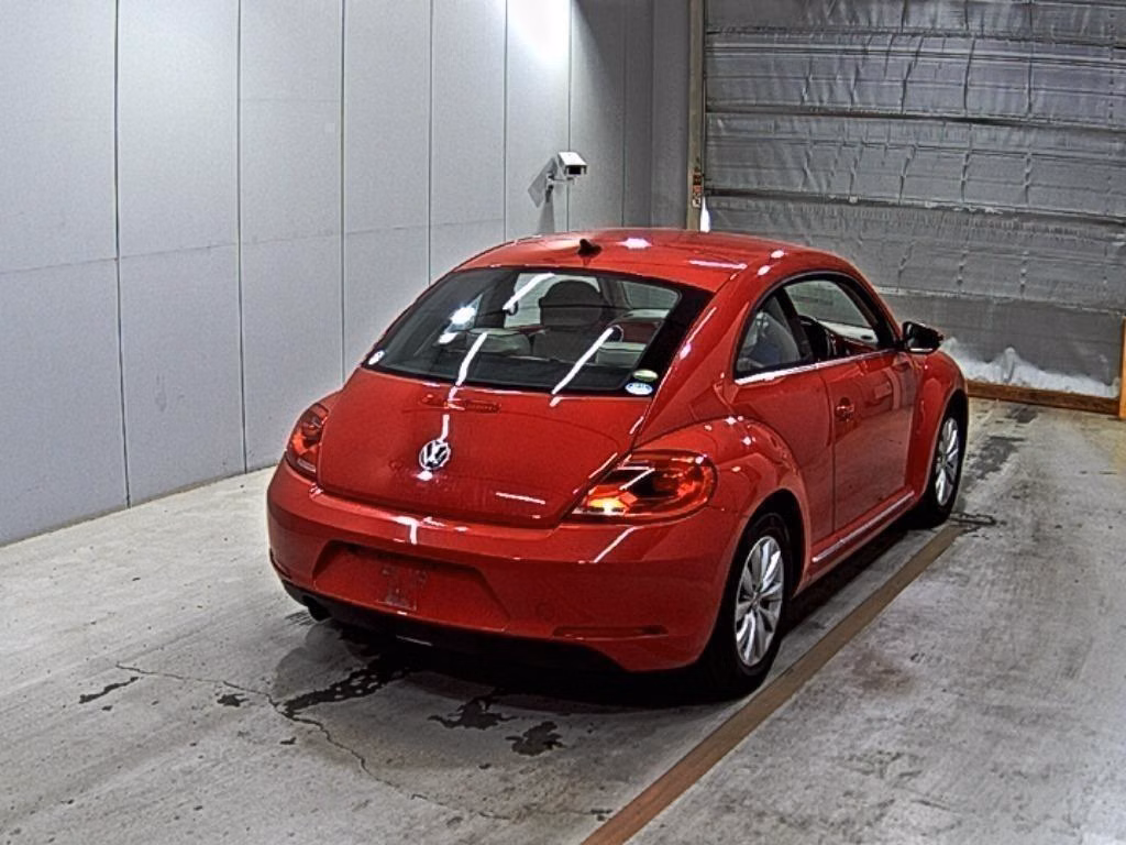 VOLKSWAGEN BEETLE