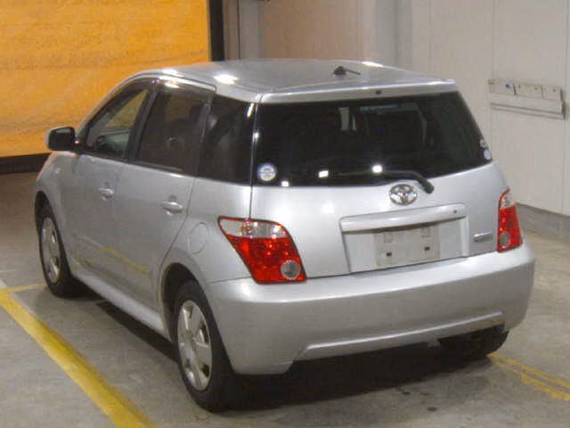 TOYOTA IST