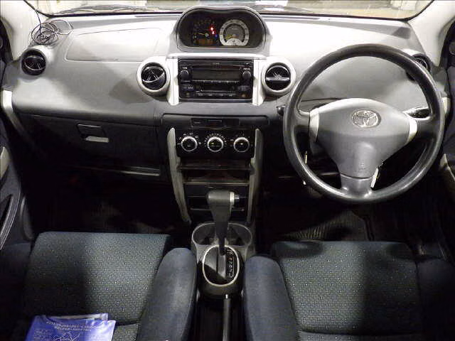 TOYOTA IST