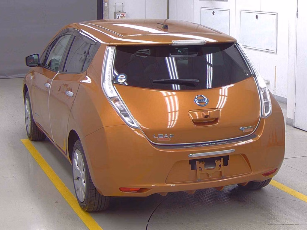 NISSAN LEAF