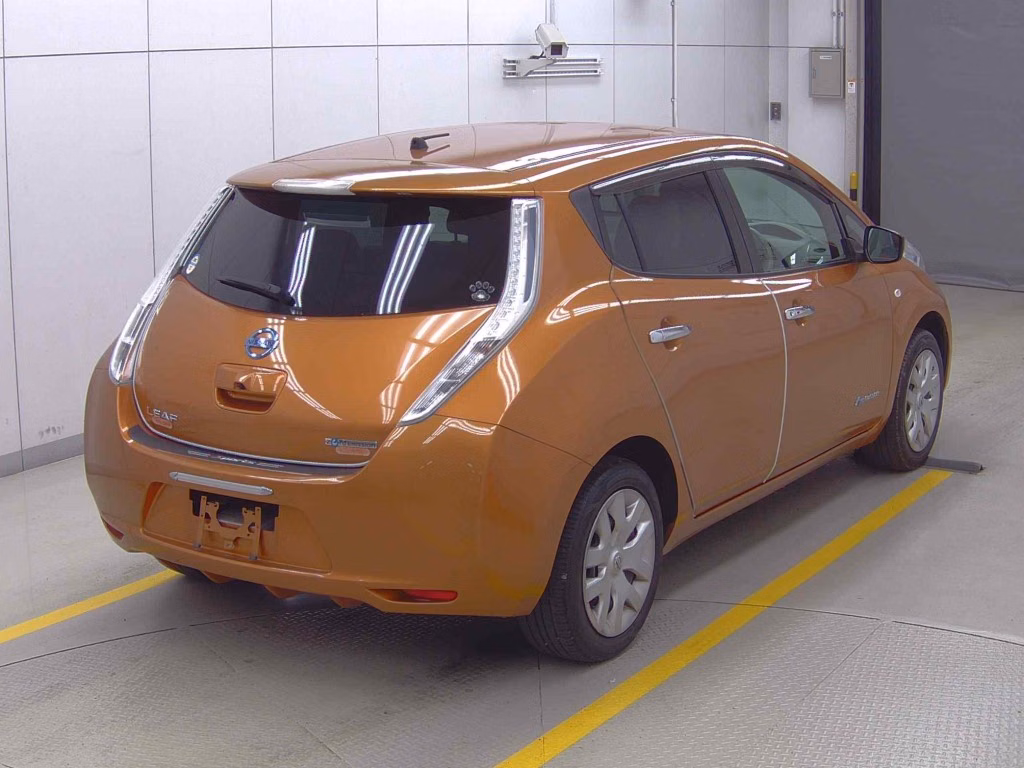 NISSAN LEAF