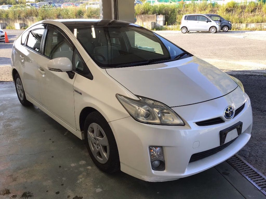 TOYOTA PRIUS