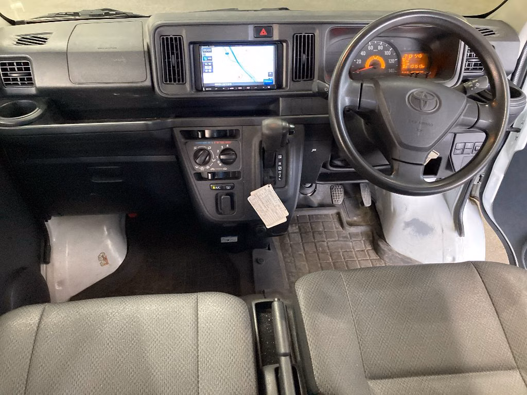 TOYOTA PIXIS VAN