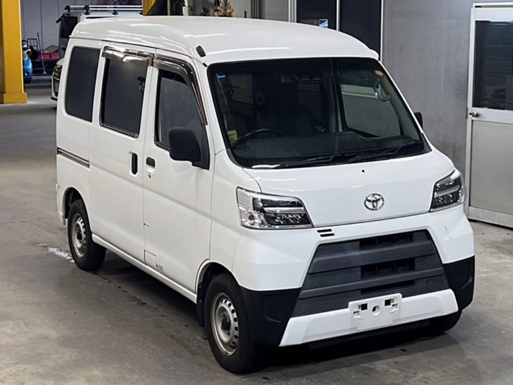 TOYOTA PIXIS VAN