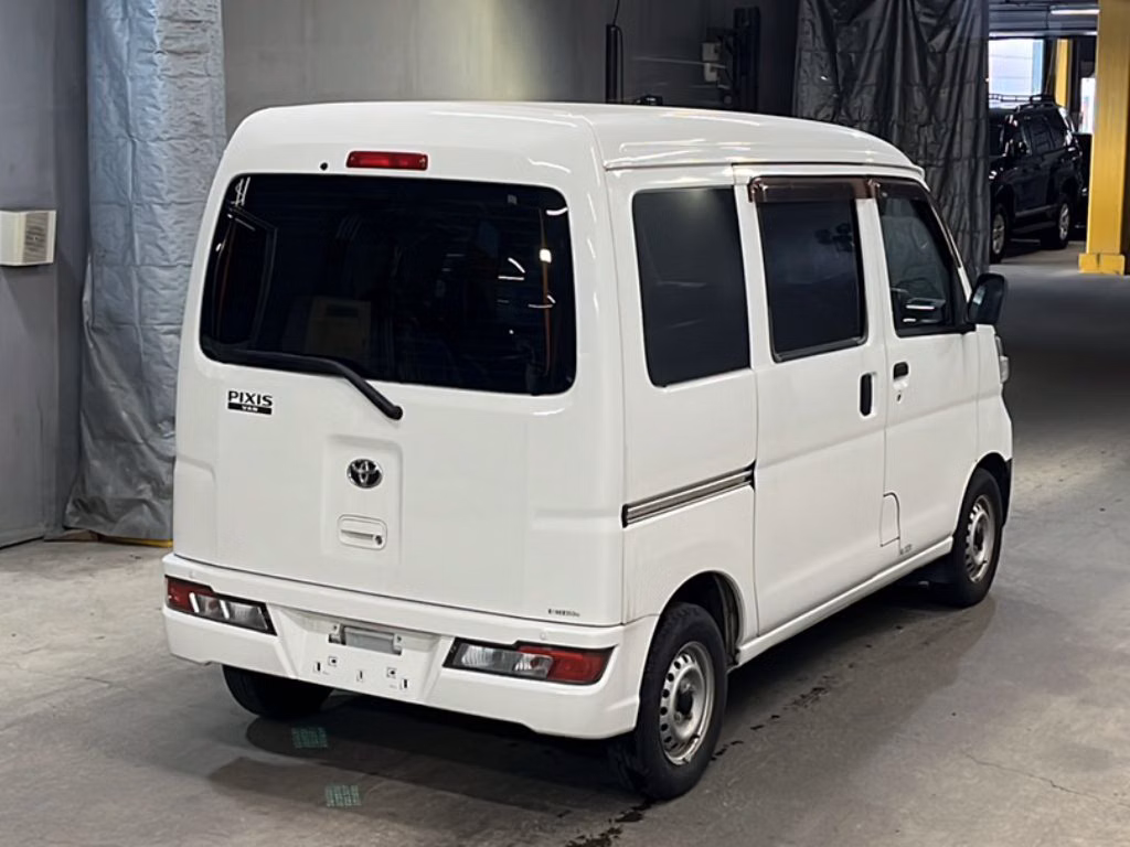 TOYOTA PIXIS VAN