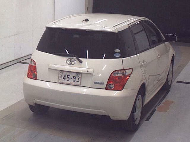 TOYOTA IST