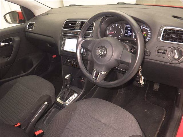 VOLKSWAGEN POLO