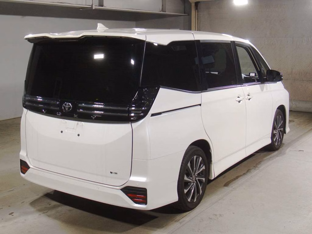 TOYOTA VOXY