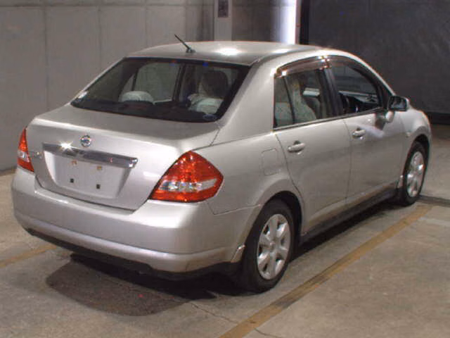 NISSAN TIIDA LATIO
