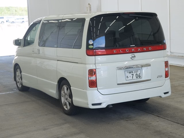 NISSAN ELGRAND