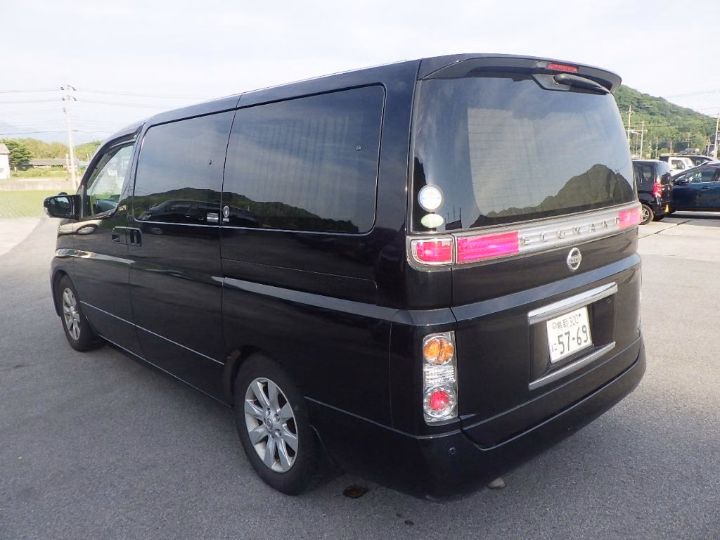 NISSAN ELGRAND