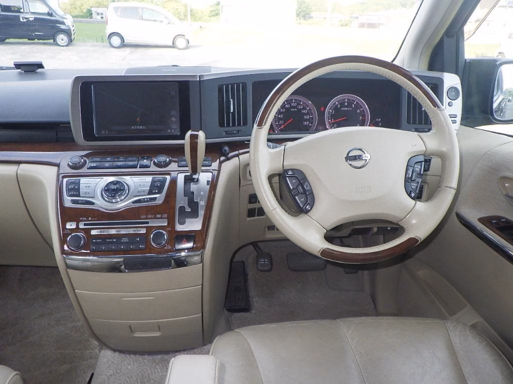 NISSAN ELGRAND
