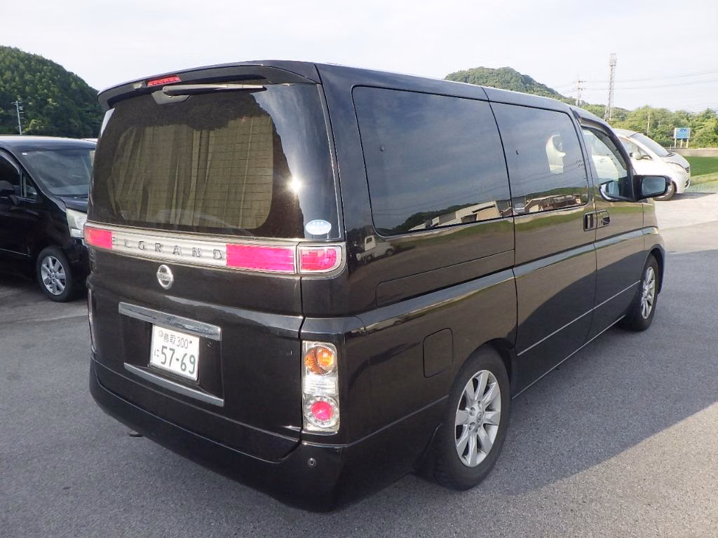 NISSAN ELGRAND