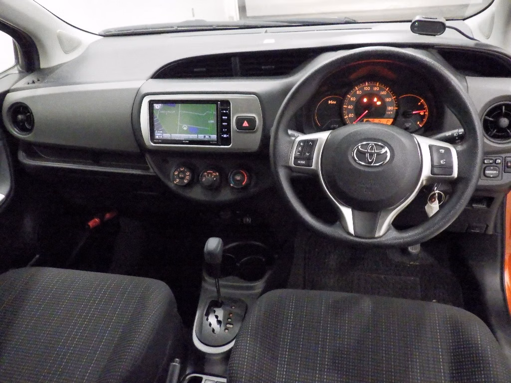 TOYOTA VITZ