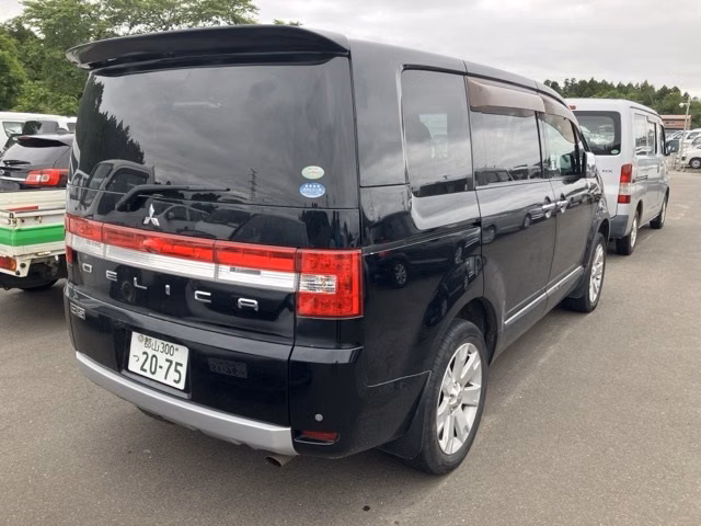 MITSUBISHI DELICA D:5