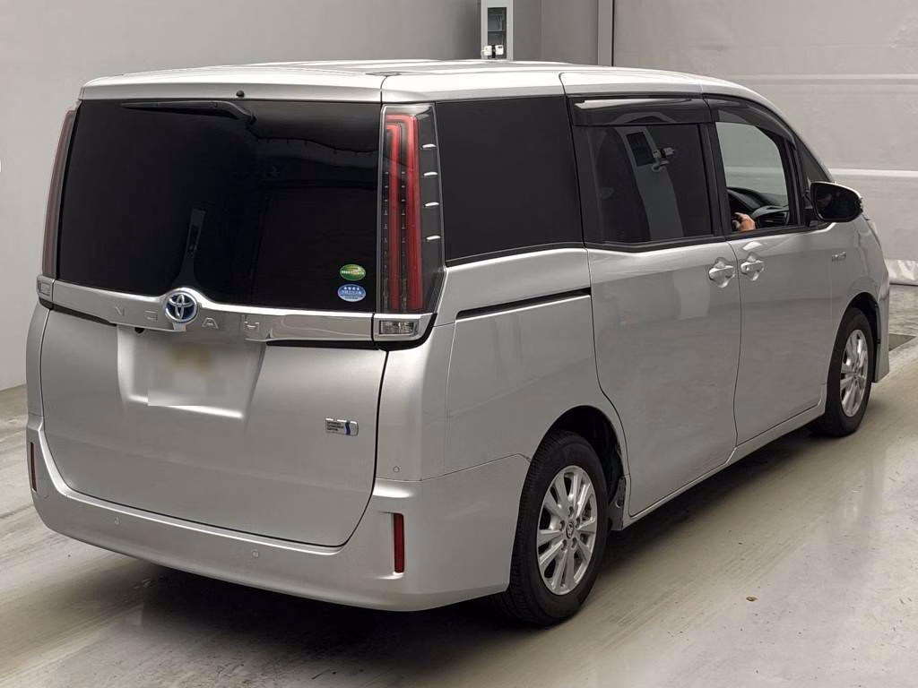 TOYOTA NOAH