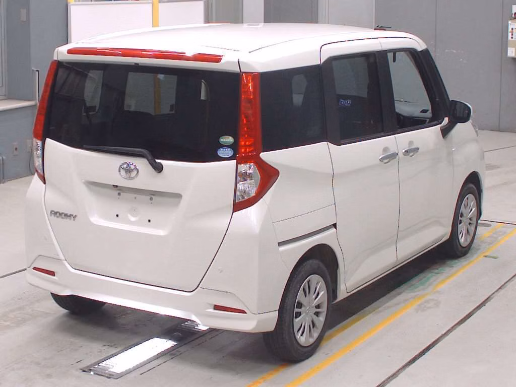 TOYOTA ROOMY
