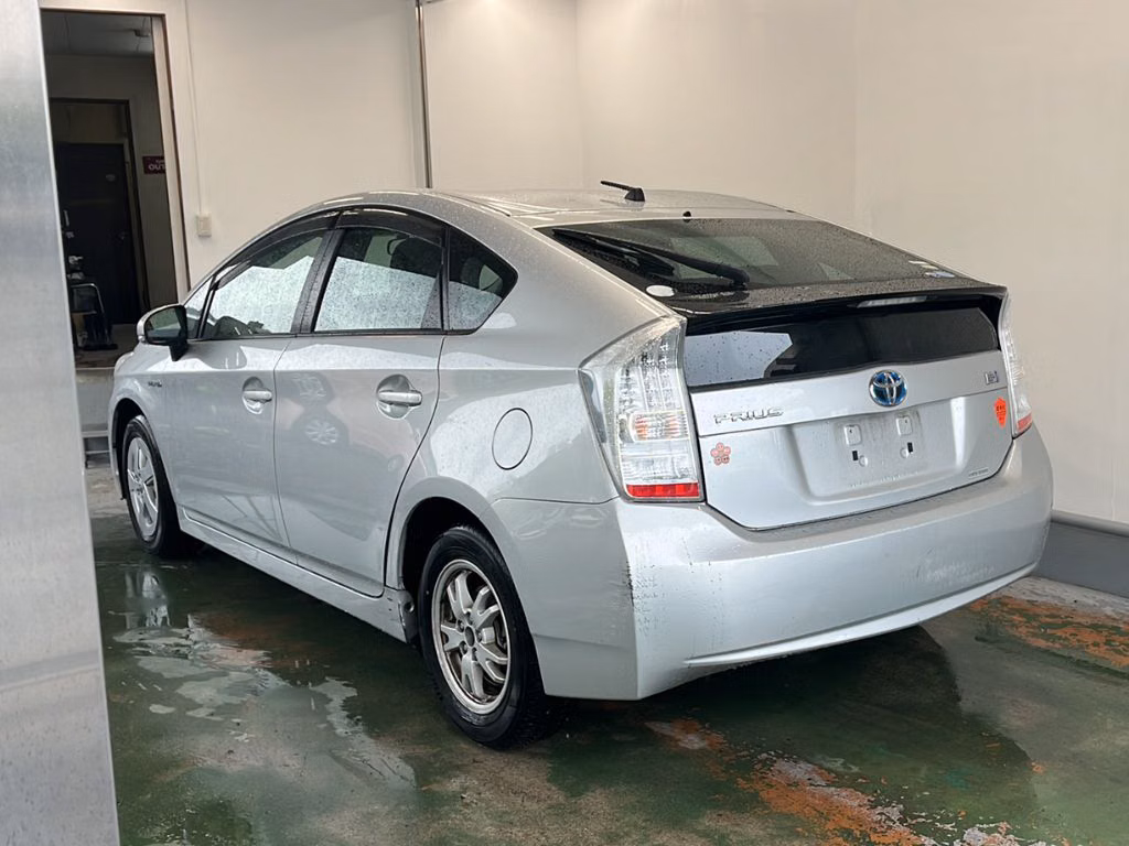 TOYOTA PRIUS