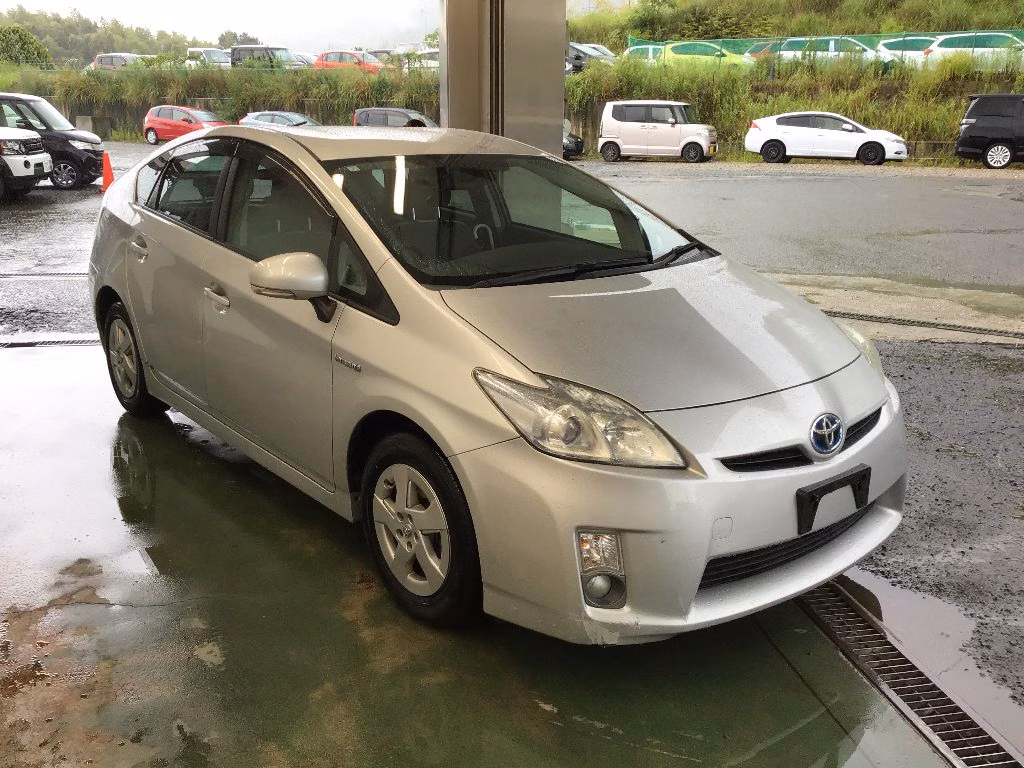 TOYOTA PRIUS