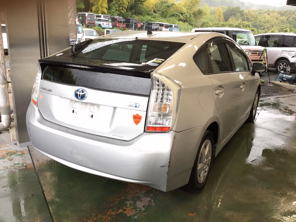 TOYOTA PRIUS