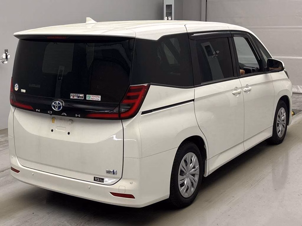 TOYOTA NOAH