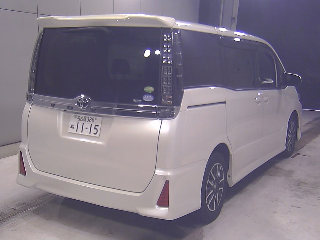 TOYOTA VOXY