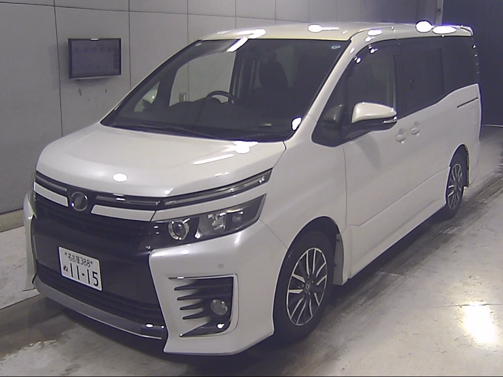 TOYOTA VOXY