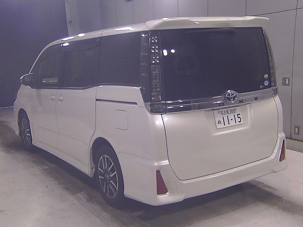 TOYOTA VOXY
