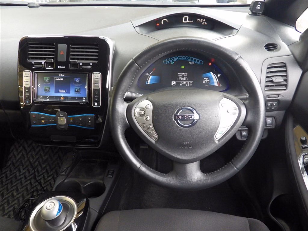 NISSAN LEAF