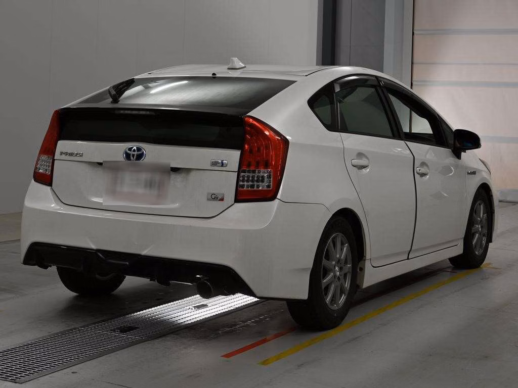 TOYOTA PRIUS
