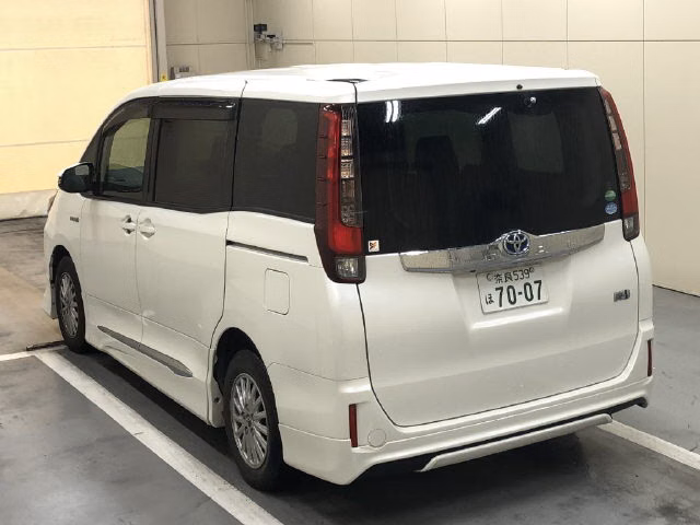 TOYOTA NOAH