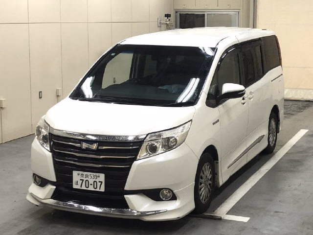 TOYOTA NOAH