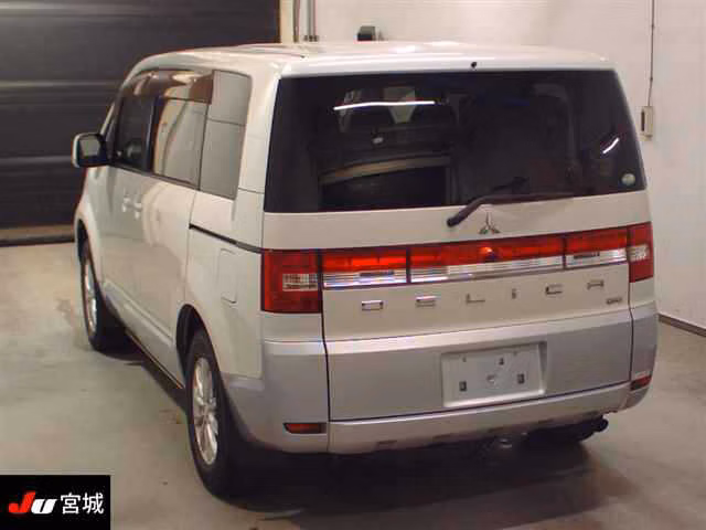 MITSUBISHI DELICA D:5