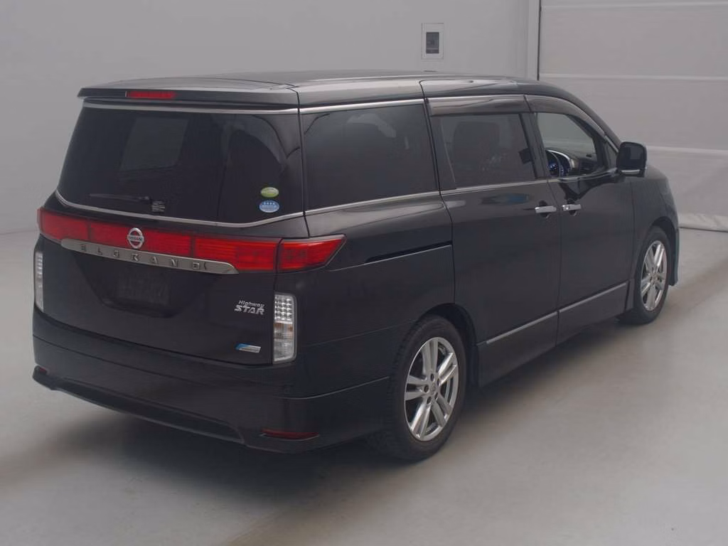 NISSAN ELGRAND