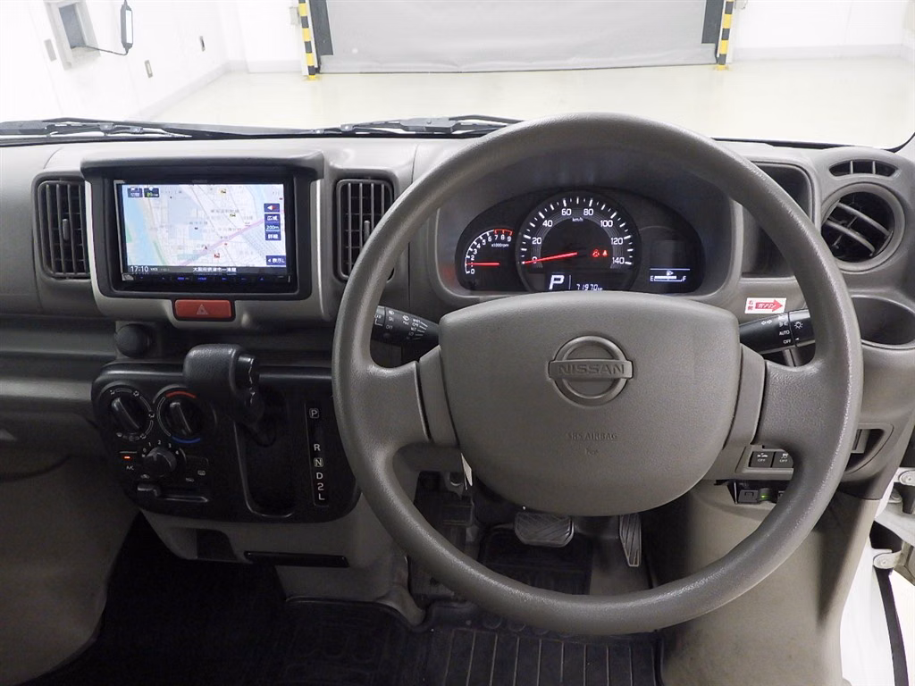 NISSAN NV100 CLIPPER