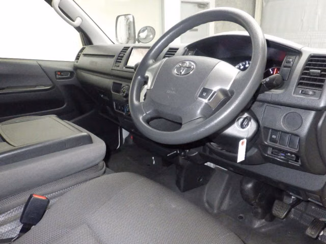 TOYOTA REGIUS ACE
