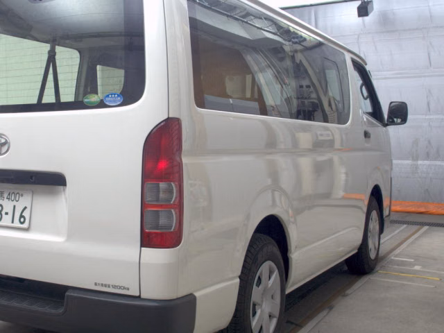 TOYOTA REGIUS ACE