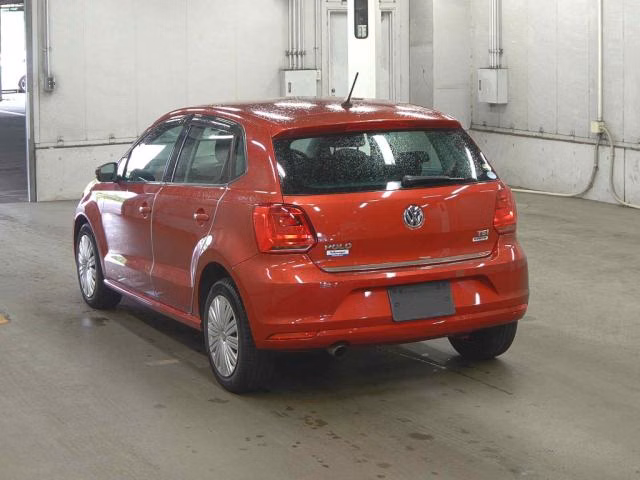 VOLKSWAGEN POLO