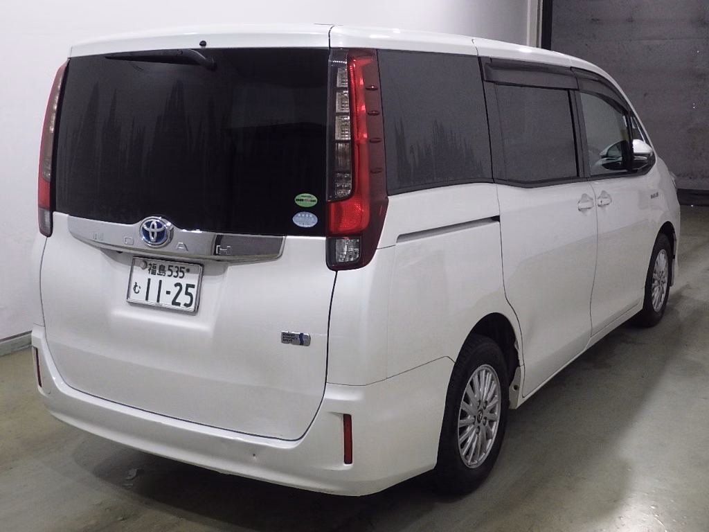 TOYOTA NOAH