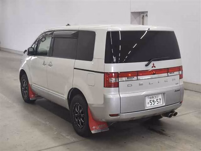 MITSUBISHI DELICA D:5