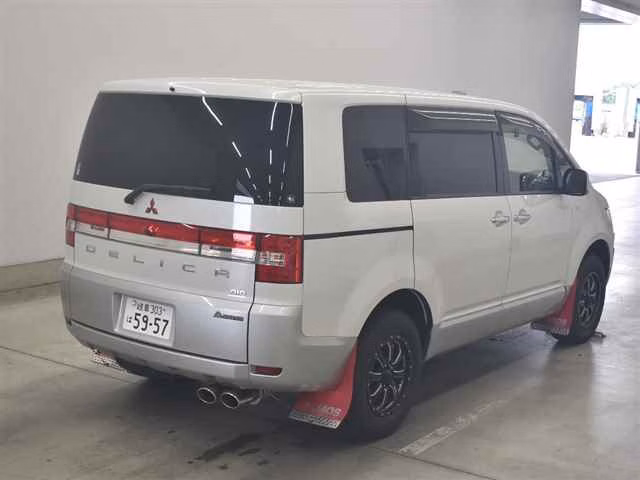 MITSUBISHI DELICA D:5