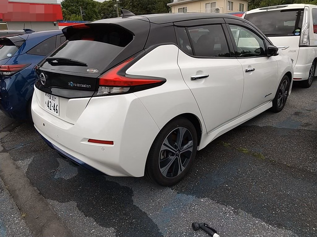 NISSAN LEAF