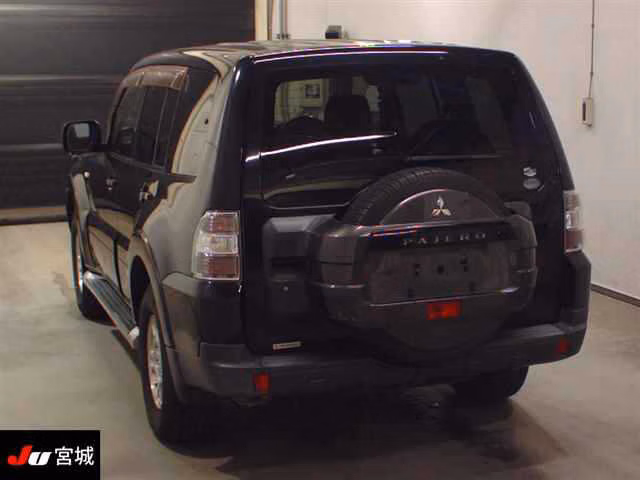 MITSUBISHI PAJERO