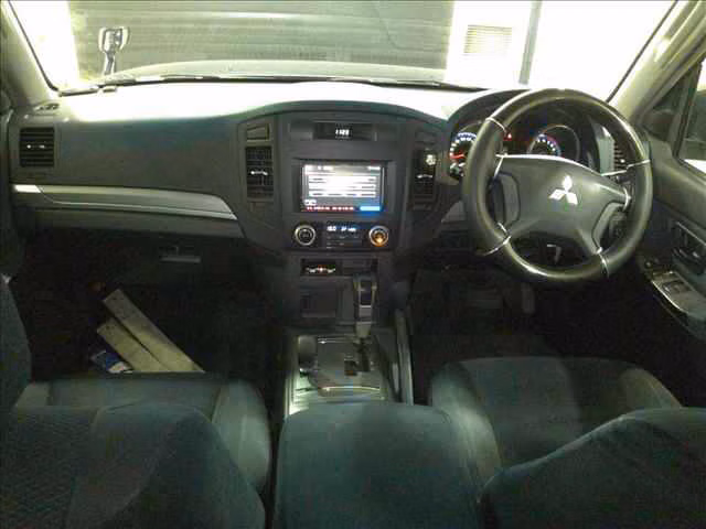 MITSUBISHI PAJERO