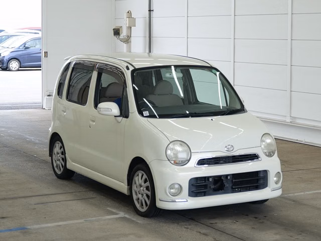 DAIHATSU MOVE LATTE