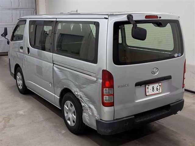 TOYOTA REGIUS ACE