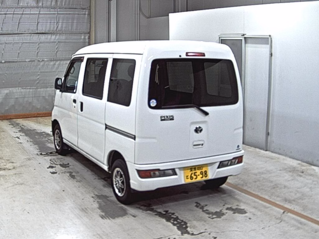 TOYOTA PIXIS VAN